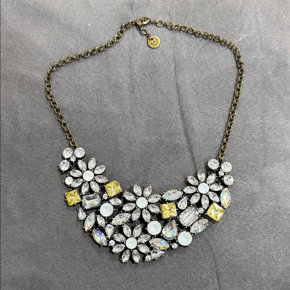 NWOT Abercrombie & Fitch Vintage Gold and Silver Crystal Floral Necklace
